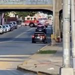 [動画0:13] 現場に向かう消防車二台、交差点で衝突してしまう