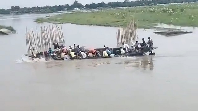 [動画2:29] インド人さん、満員ボートが沈没して川に流される