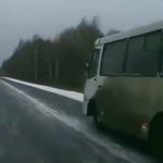 [動画0:31] 雪道でバスを追い越そうとした結果・・・