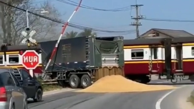 [動画1:34] 列車ドーン！米ドバー！