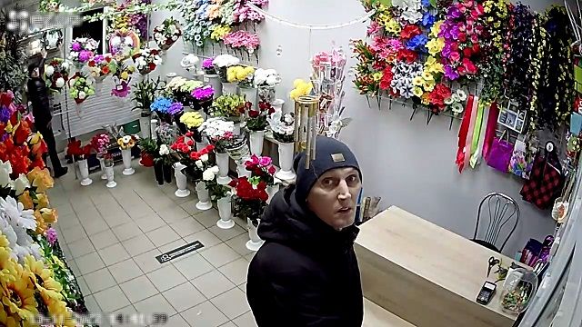 [動画1:50] 泥棒さん、防犯カメラに気付いた瞬間の表情が最高ｗｗｗ