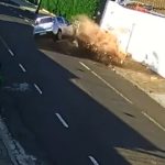 [動画0:41] 女子大生、コンテナの廃棄物を道路にぶち撒ける
