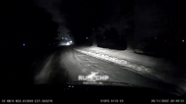 [動画0:35] 雪道を速度超過でスピン、交通安全啓発動画みたくなっちゃう