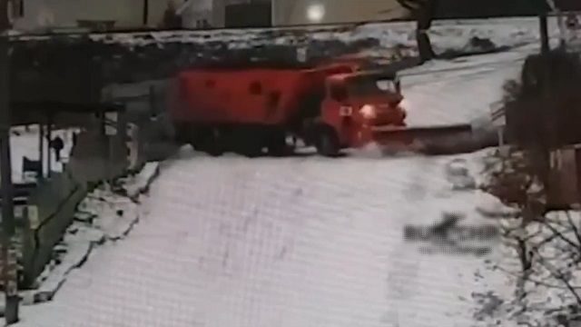 [動画0:38] ロシアの除雪車、めっちゃ滑ってて除雪どころじゃないｗｗｗ