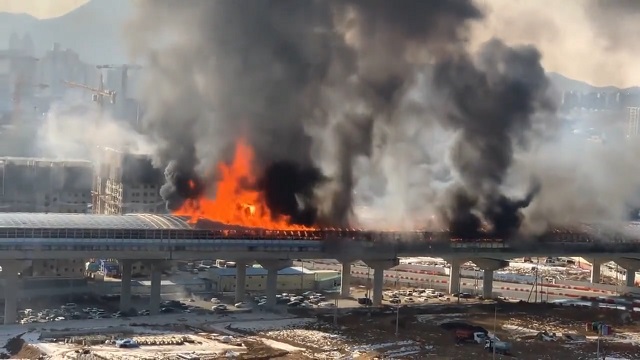 [動画0:22] 韓国、防音トンネル内で発生した火災がヤバすぎる