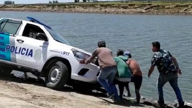 [動画2:49] アルゼンチン警察、面白すぎ！！ｗｗｗ