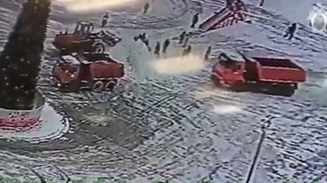 [動画1:10] ロシア人の男、排雪作業中に６歳の少女を生き埋め