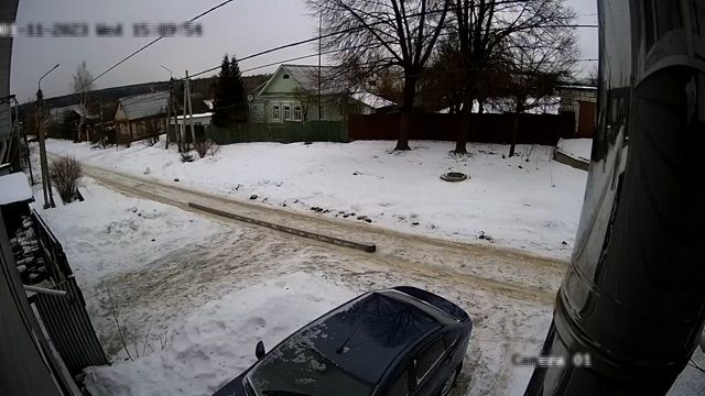 [動画0:30] 雪道の轍を何かが滑り降りていく