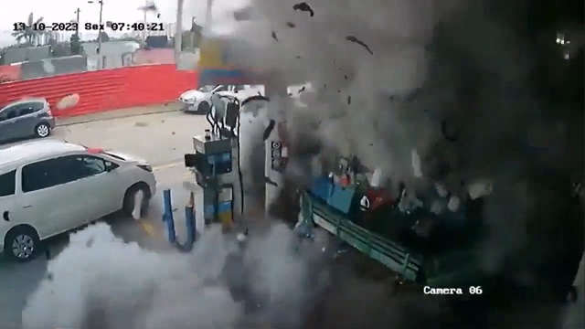 [動画0:27] 天然ガス自動車、大爆発