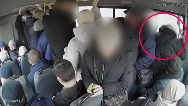 [動画0:36] そんなことある？！39歳女性がバスのドアに指を挟み切断してしまう