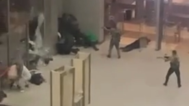 [動画3:27] モスクワ郊外のコンサートホールで起きたテロ、映像が怖すぎた