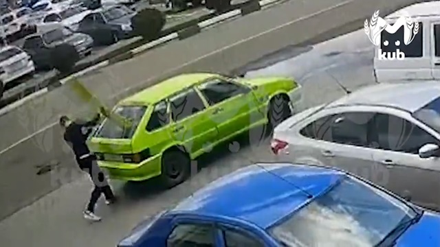 [動画0:32] ロシア人、ロシア車にぶち切れｗｗｗ