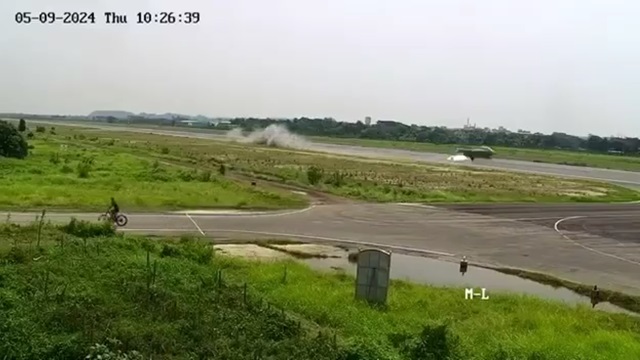 [動画1:03] バングラデシュ空軍の戦闘機が墜落、その直前の飛行がヤバい
