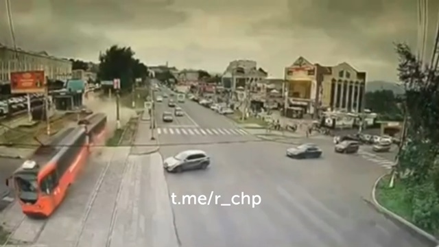 [動画1:20] トラムが暴走、歩行者の女性が死亡する事故動画
