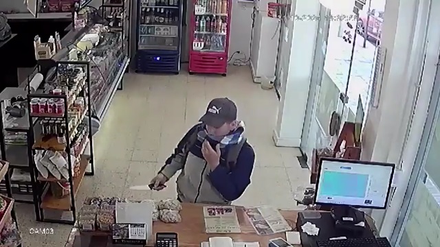 [動画0:42] 強盗に押し入った男、女性店員にビビッて逃走ｗｗｗ