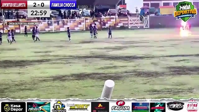 [動画0:32] サッカー選手が落雷で死亡、その瞬間がテレビで中継されてしまう