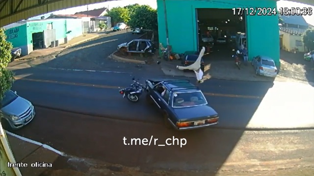 [動画0:30] とんでもない勢いで飛んでいくライダー、衝撃の結果に・・・